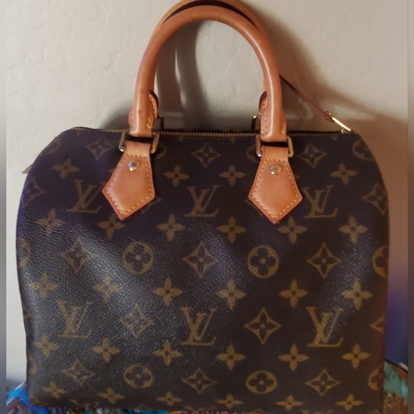 Authentic Louis Vuitton Speedy 25 in iconic monogram canvas - Picture 2 of 7